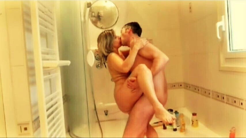 Lisa & Sparrow in the shower