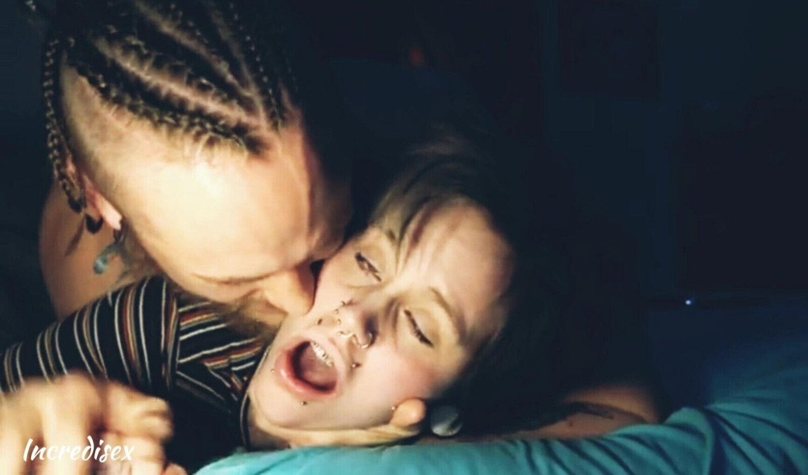 HOW TO FUCK A BARTENDER.. COMMENT BELOW...