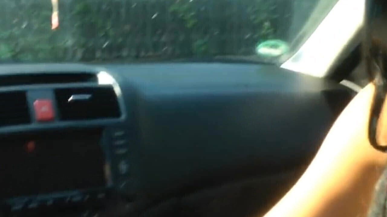  Deutscher Blowjob im Auto