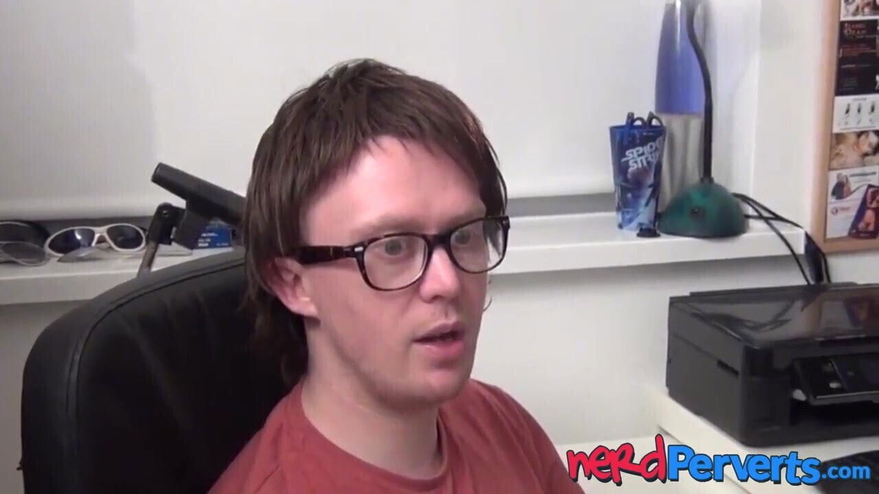 Lass with titties takes dick between boobs