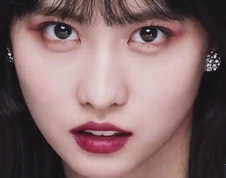 Momo's Extremely Slutty Close-Up