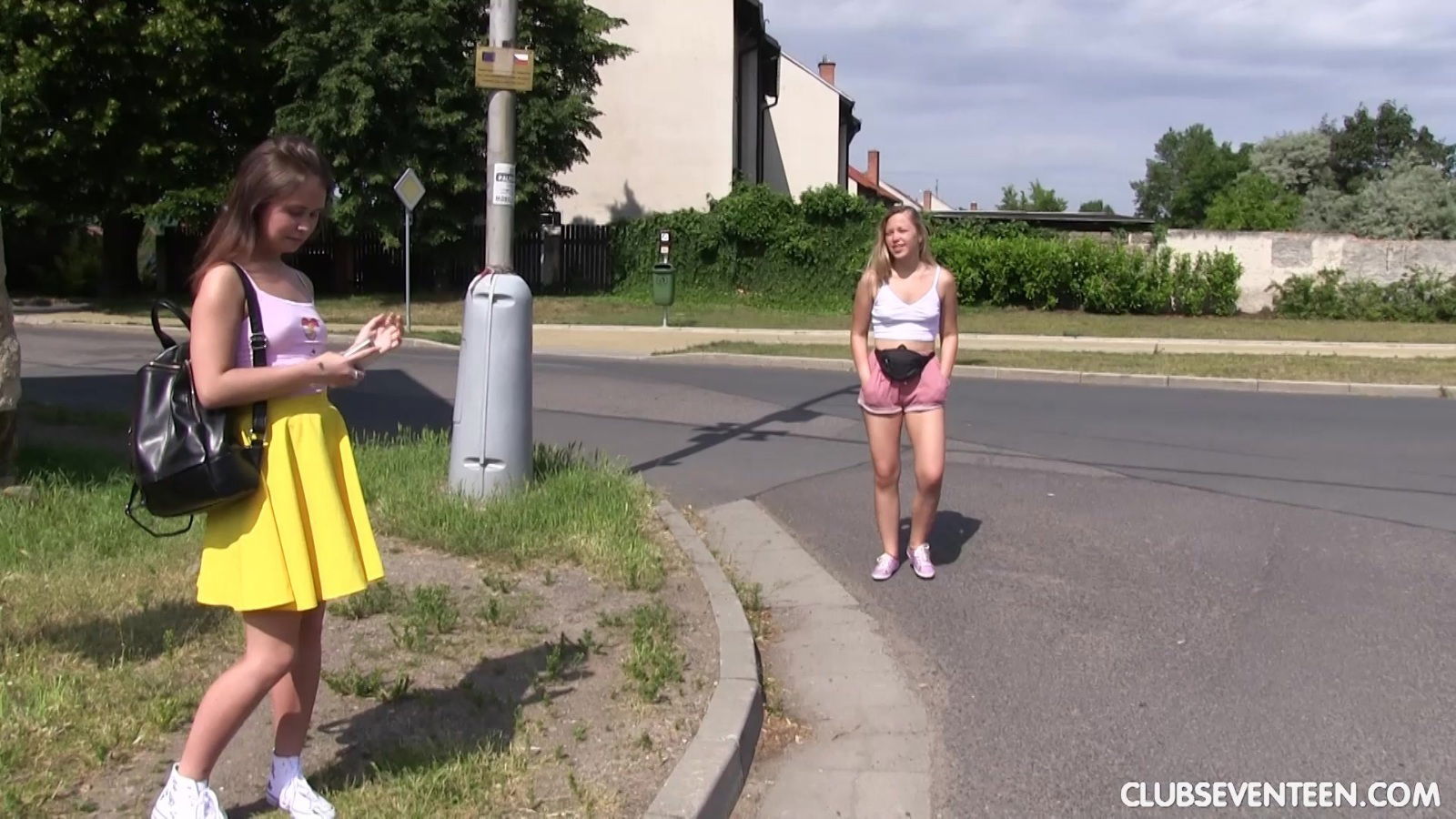 Jenny Fer and her friend like to masturbate together outdoors