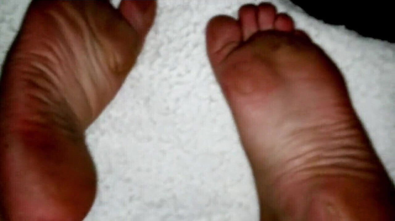 Cum 2 times in a row on my friend sticky soles! Huge cumshot