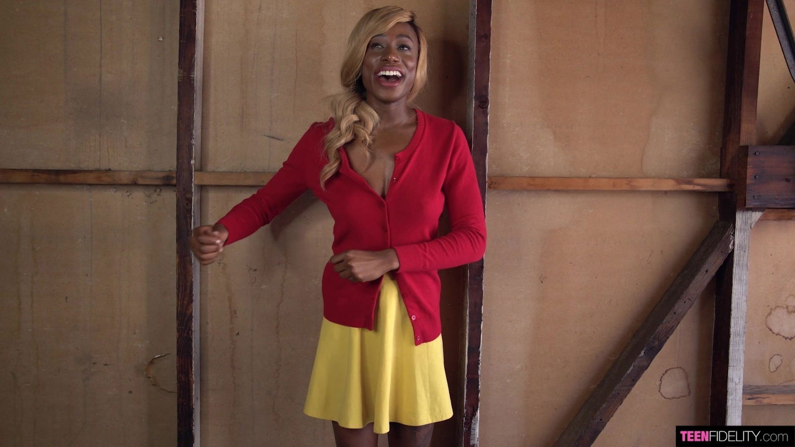 Kinsley Karter ebony gets pussy pleased horny room