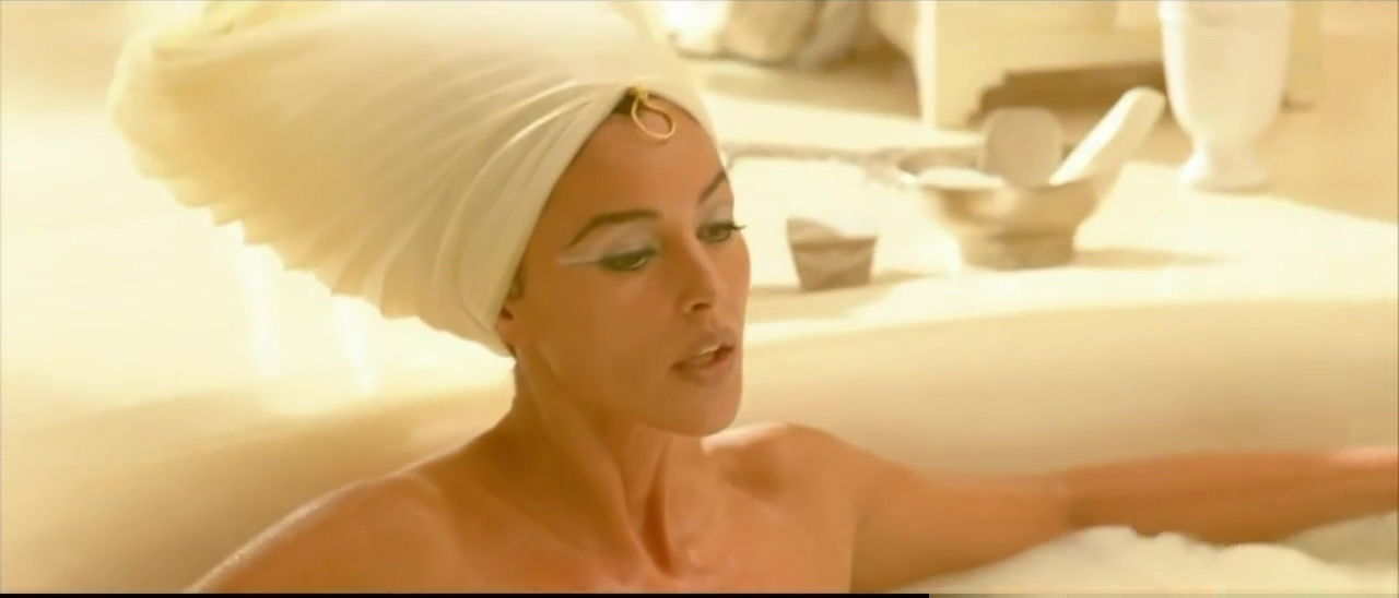 Monica Bellucci - Sexy compilation