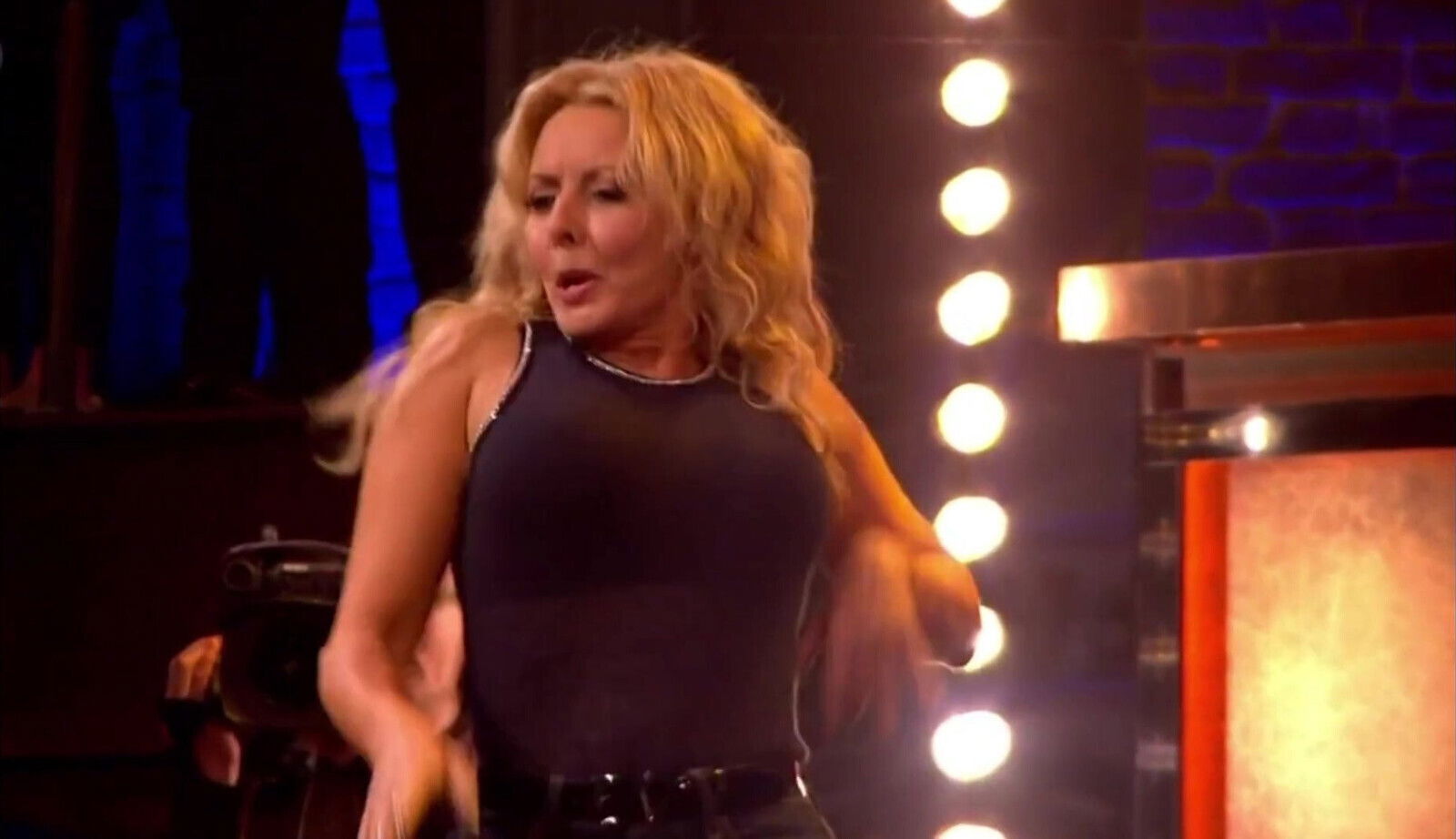 Carol Vorderman Dancing, Twerking Vibrating