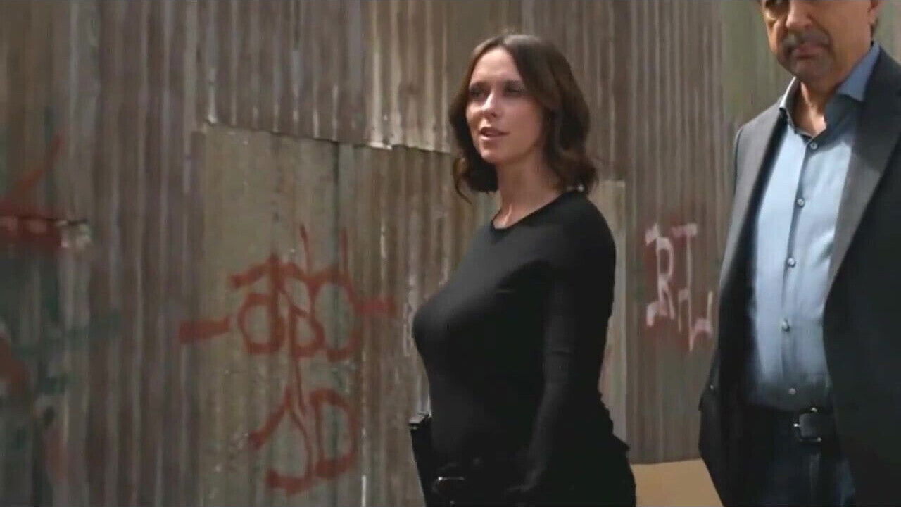 Jennifer Love Hewitt - Bouncing Jiggling Titties 