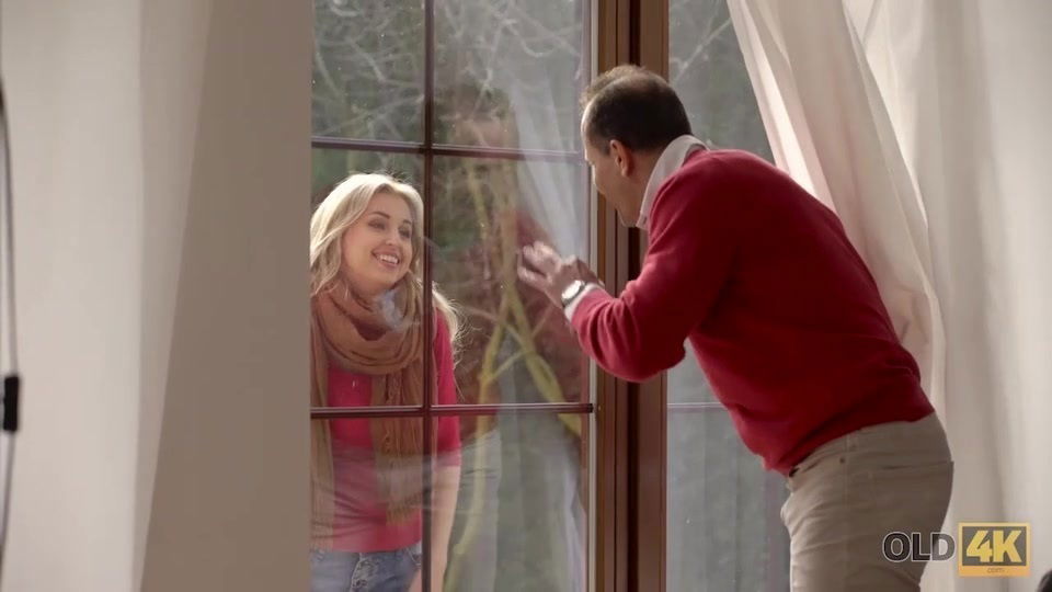 OLD4K. Ellen Jess got lost but kind gentleman helps...