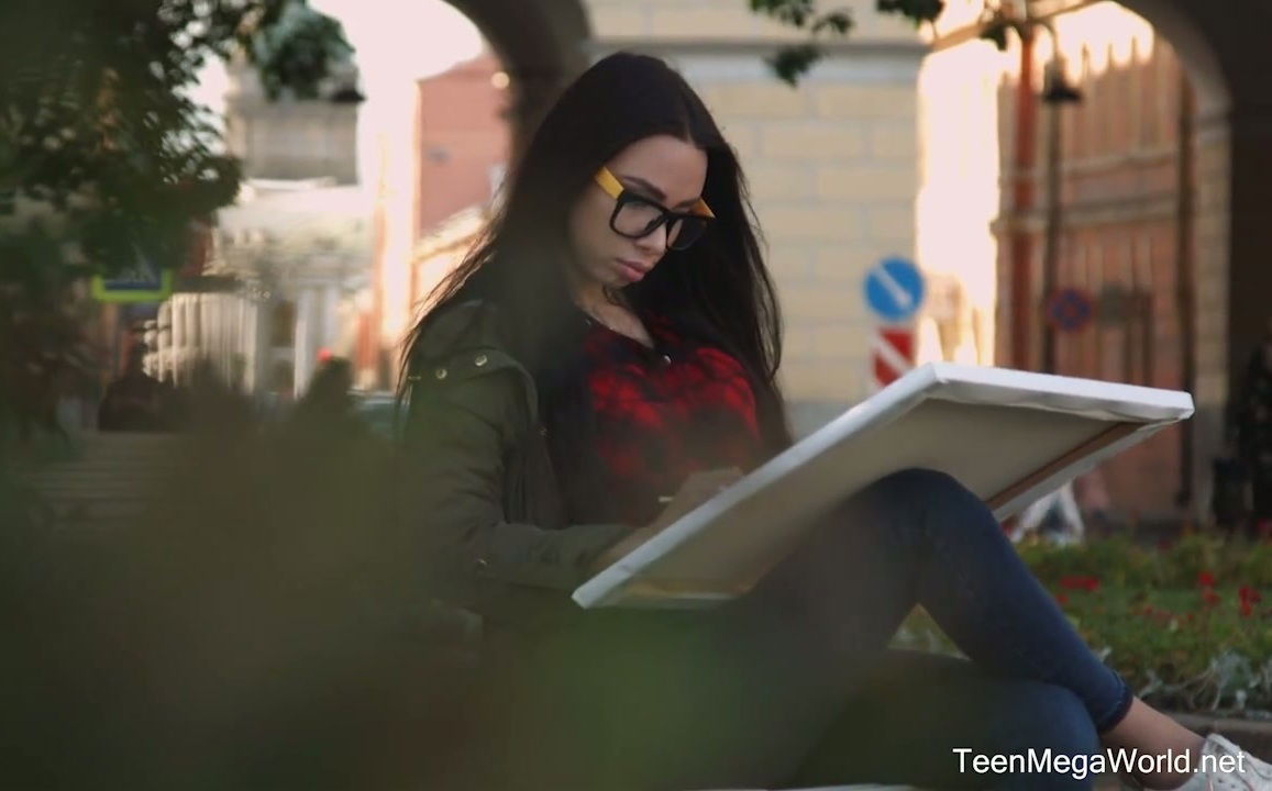 Kinky dark haired Regina Sparks lures artist ride strong