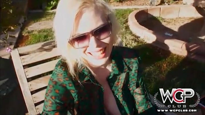 Kristy Snow shows natural