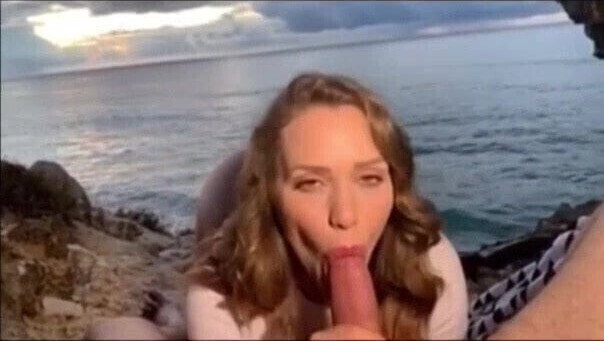 Bubble butt chick fucking beach