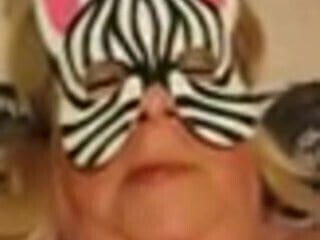 birmingham filthy slag fucking her juicy cunt with a bottle