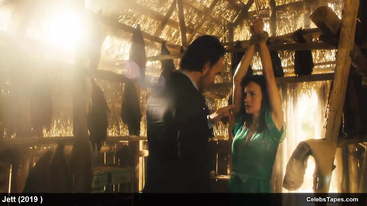 Carla Gugino & Jodie Turner-Smith nude striptease