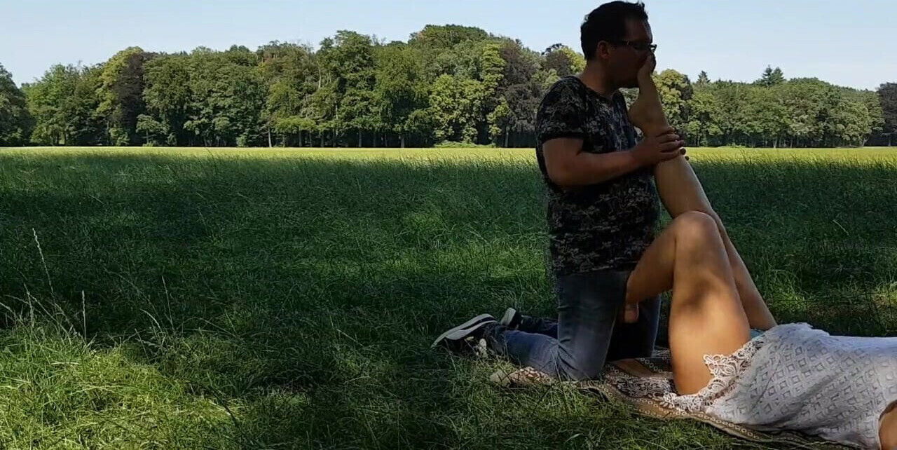 Public footjob norwegian milf from HOREReu