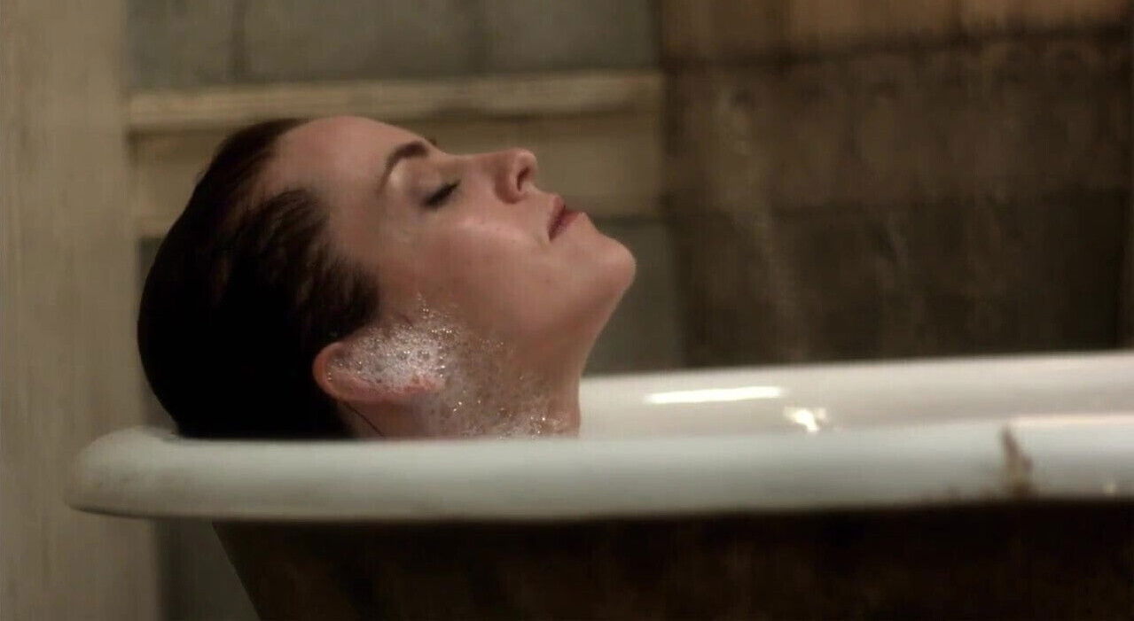 Anabella Casanova - Sexy Nude Bath Girl: Mask Maker