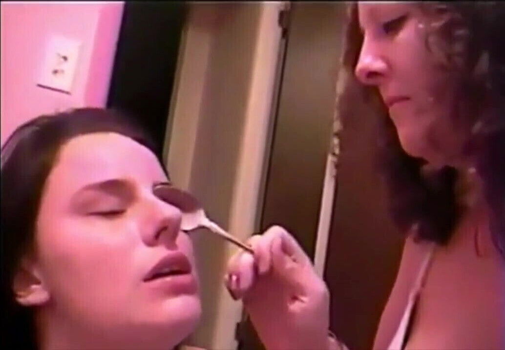 Chubby whore gets a toy up her arse and a facial