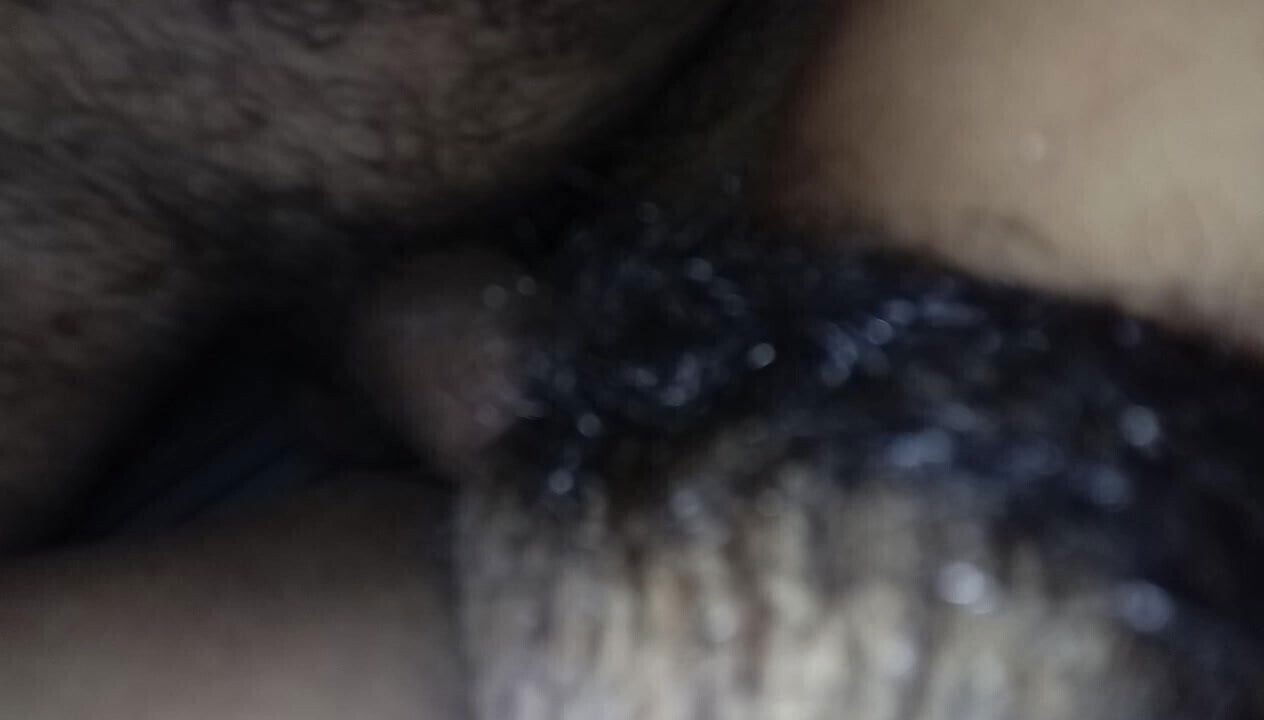 Surrando a buceta peluda 