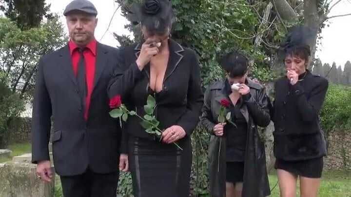 French mature anal hot