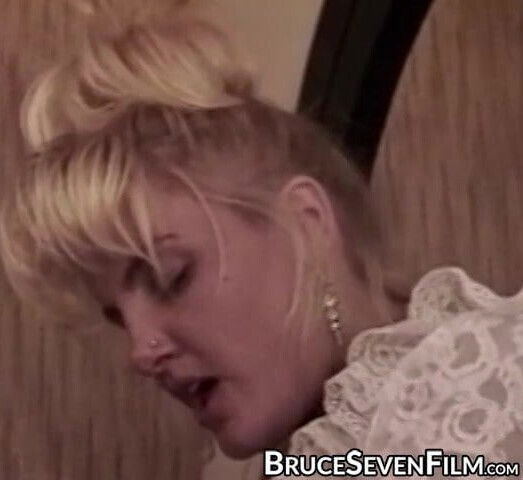 Dykes hard when they finger fuck their assholes