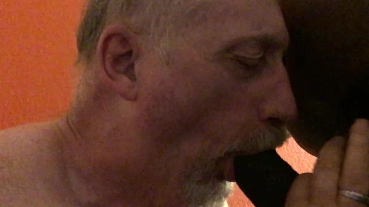 Sucking a Xhamster friend part 1