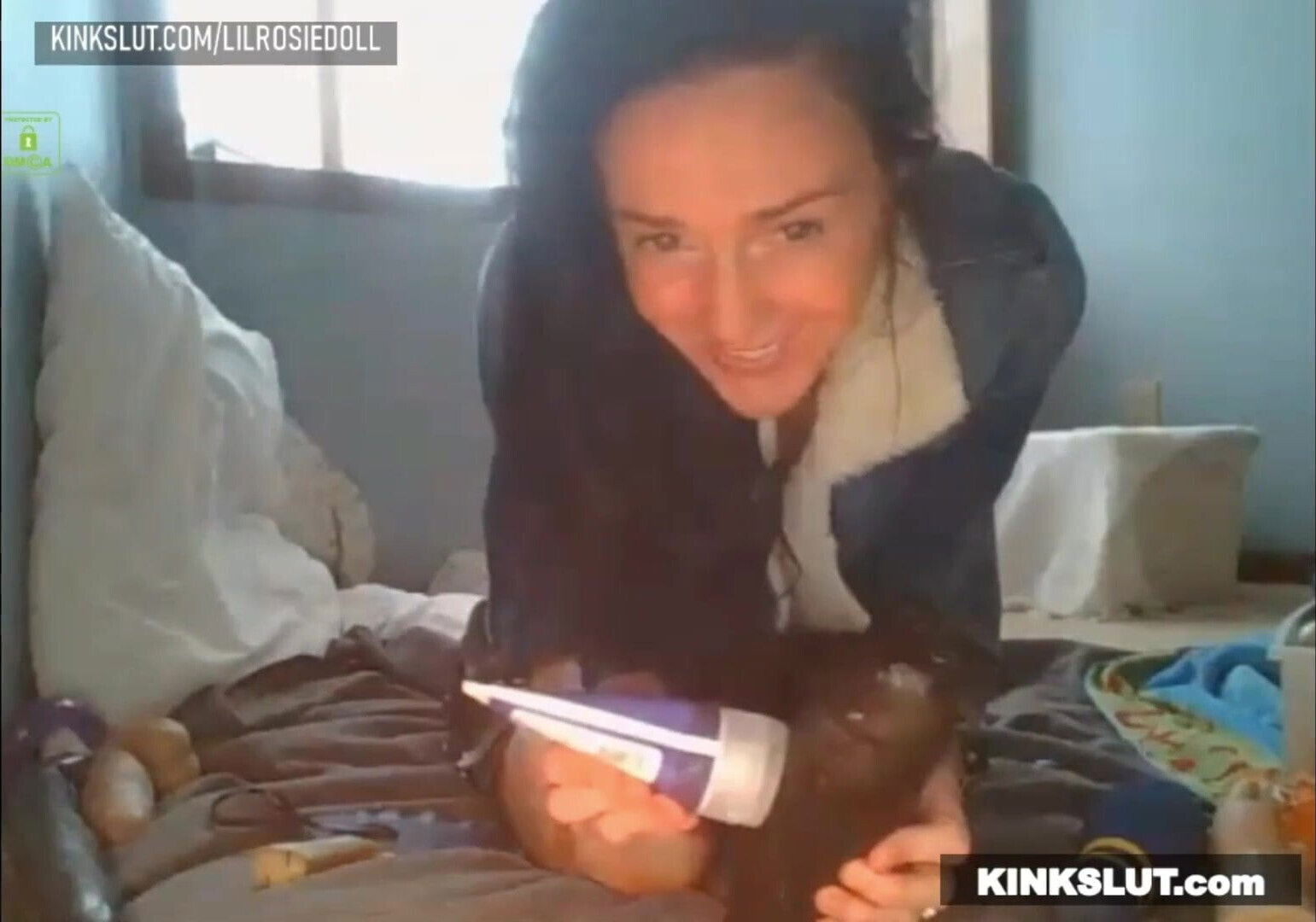 TINY SLUT MONSTER DILDO SQUIRTING PUSSY