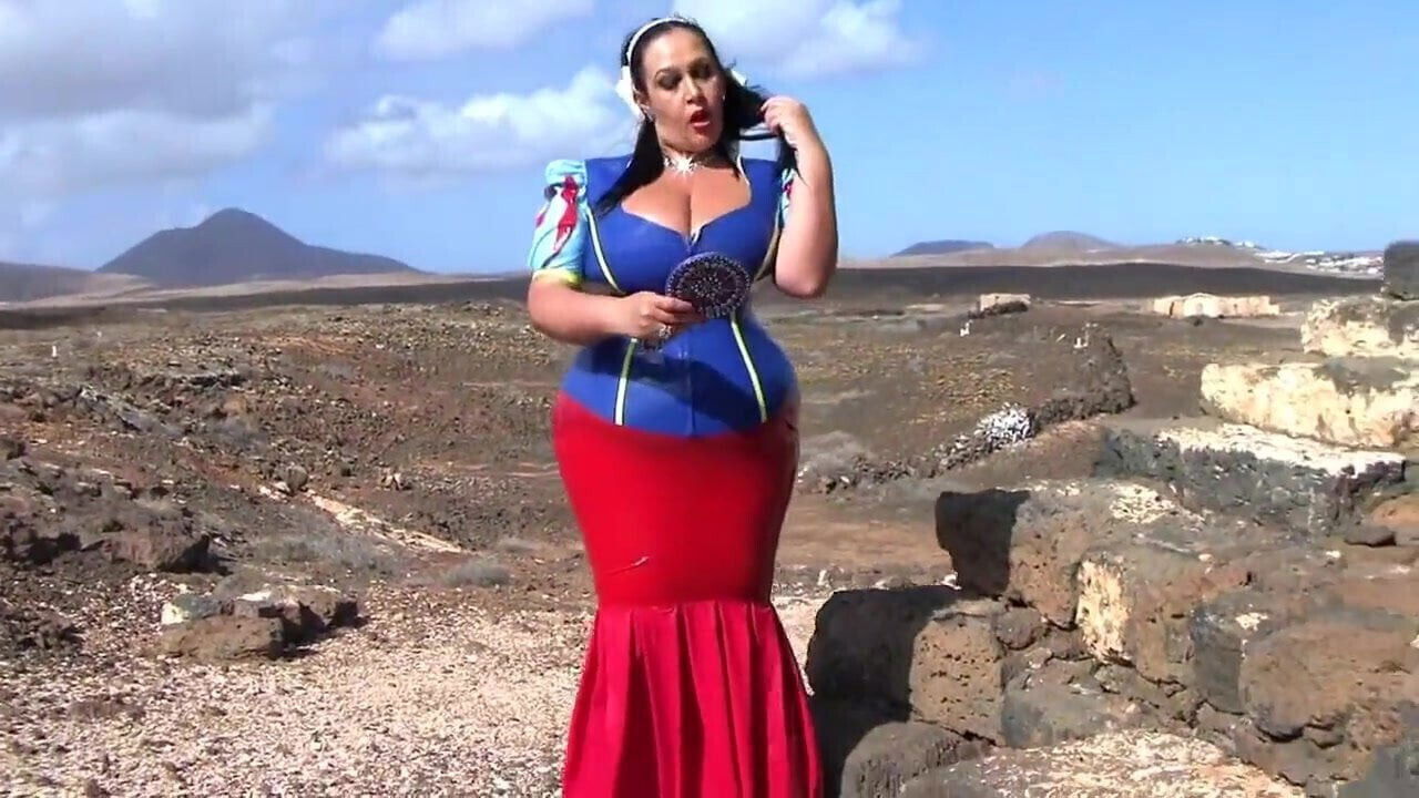 chocolate mouse latex snow white