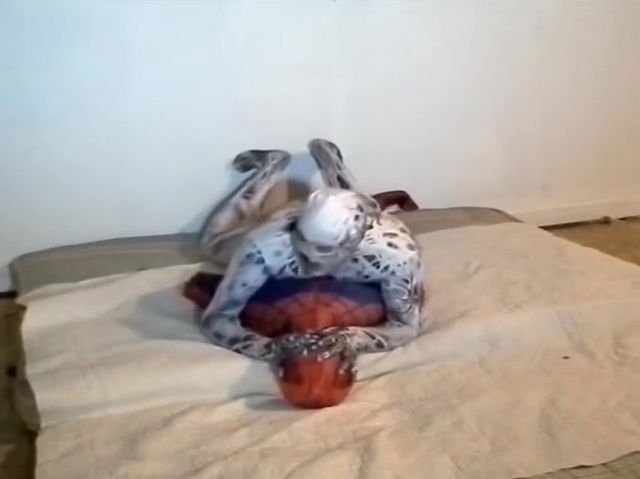 spiderman humped by his spider enemy