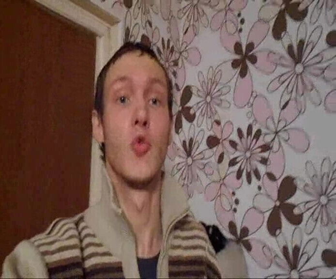 girl arms trampling platform heels)