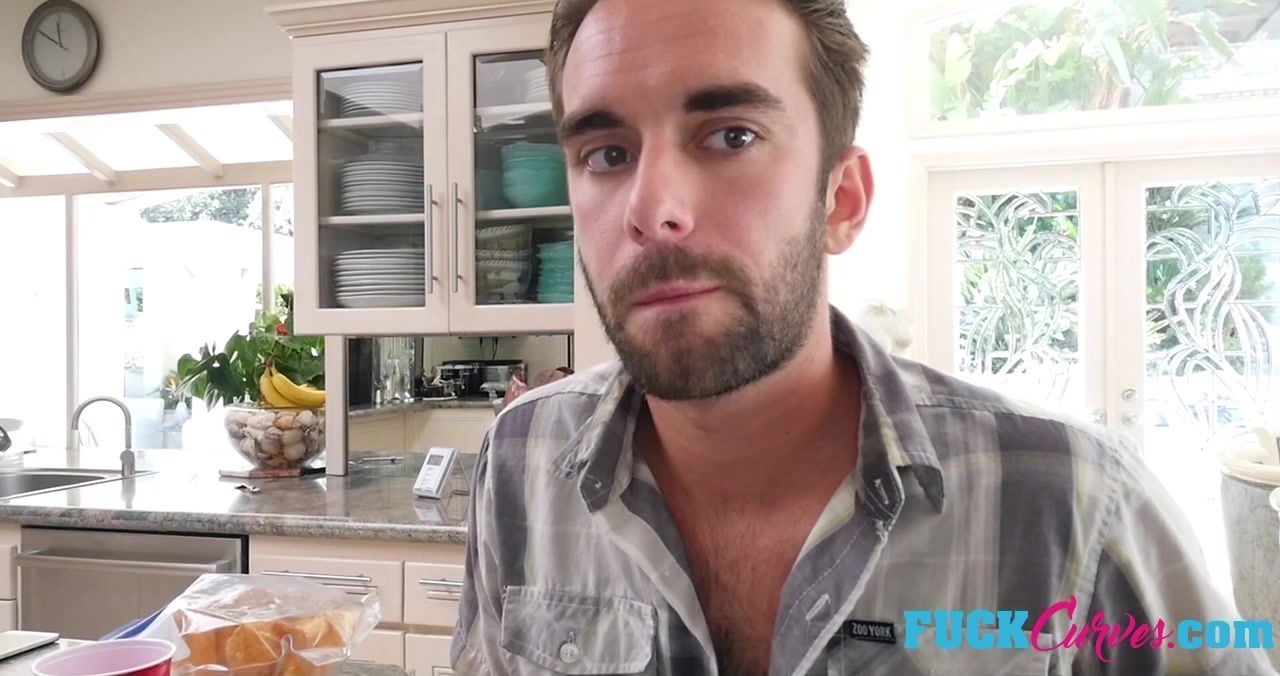 Demi Lowe Help Clean, Papi!