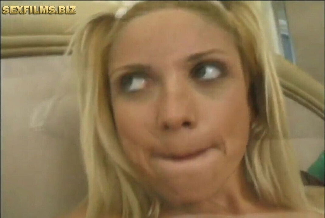 Kelly Coed ride Dick & Facial