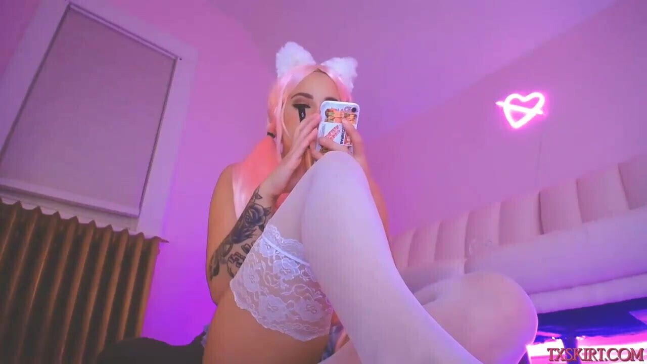 cosplay naive masturbating pink room
