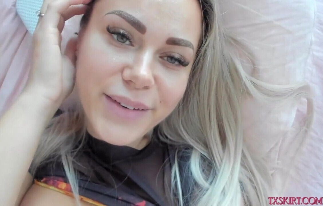 Blonde bitch shaking boobs blowjob