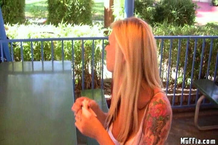 Brooke & Phoenix fucking sucking minigolf course