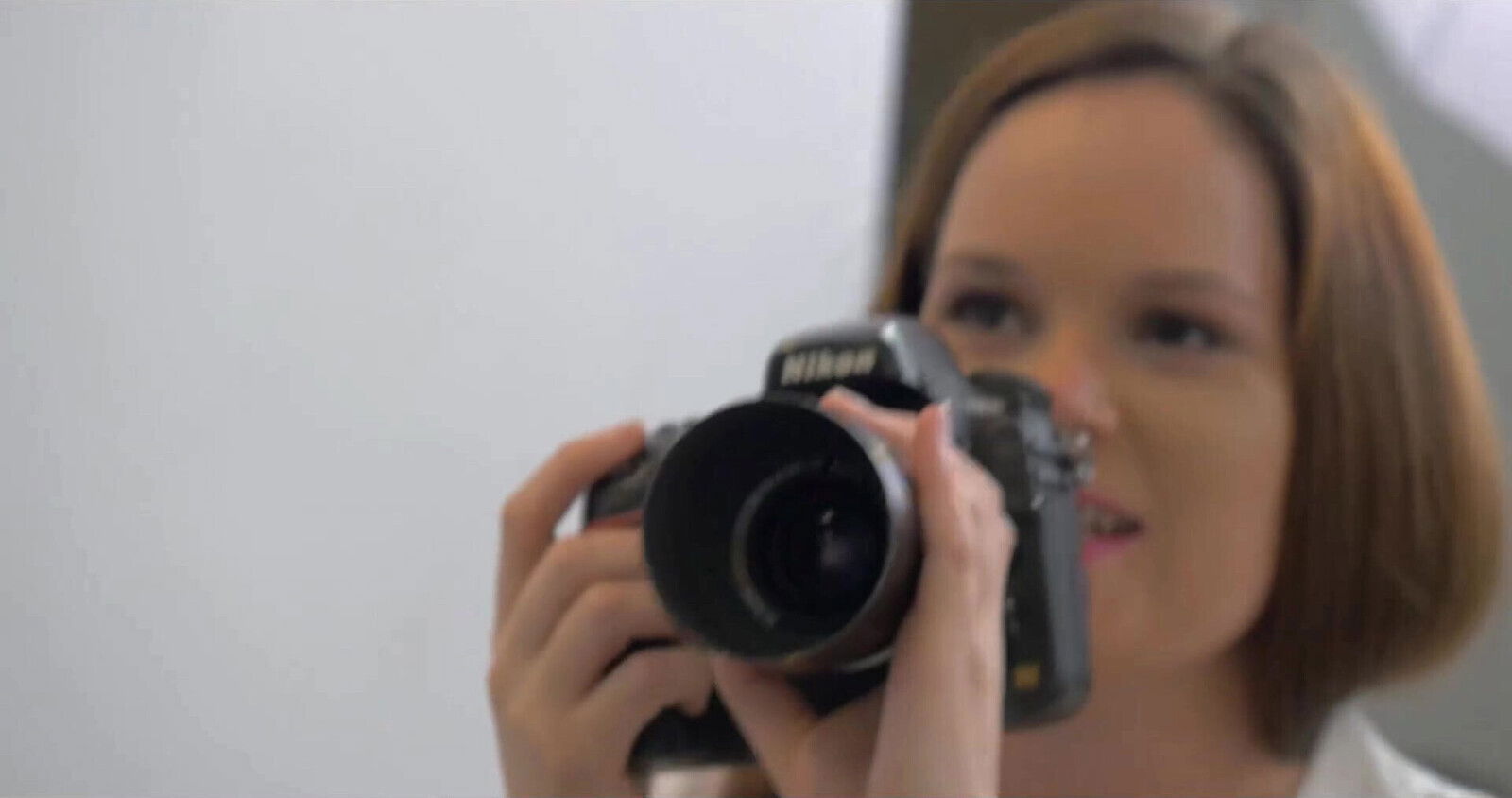 The girl photographer turned the photoshooting into an orgy