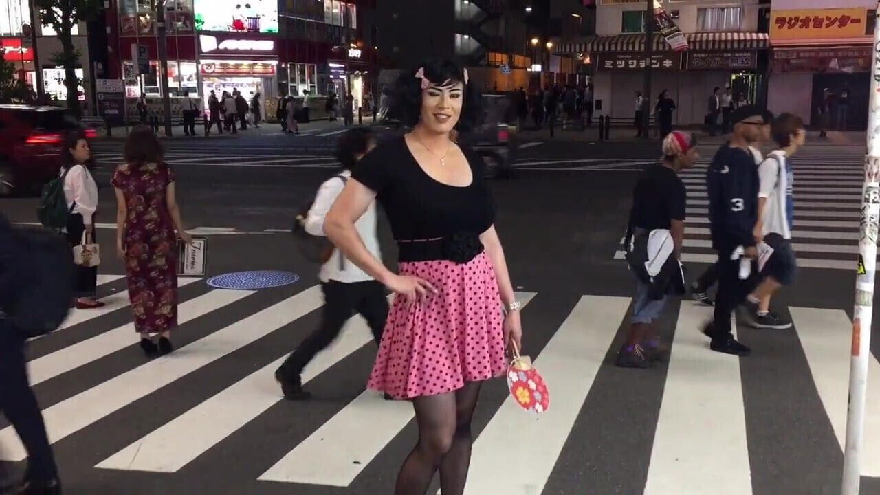 Maeva French Punlic flashing, handjob & vegetables