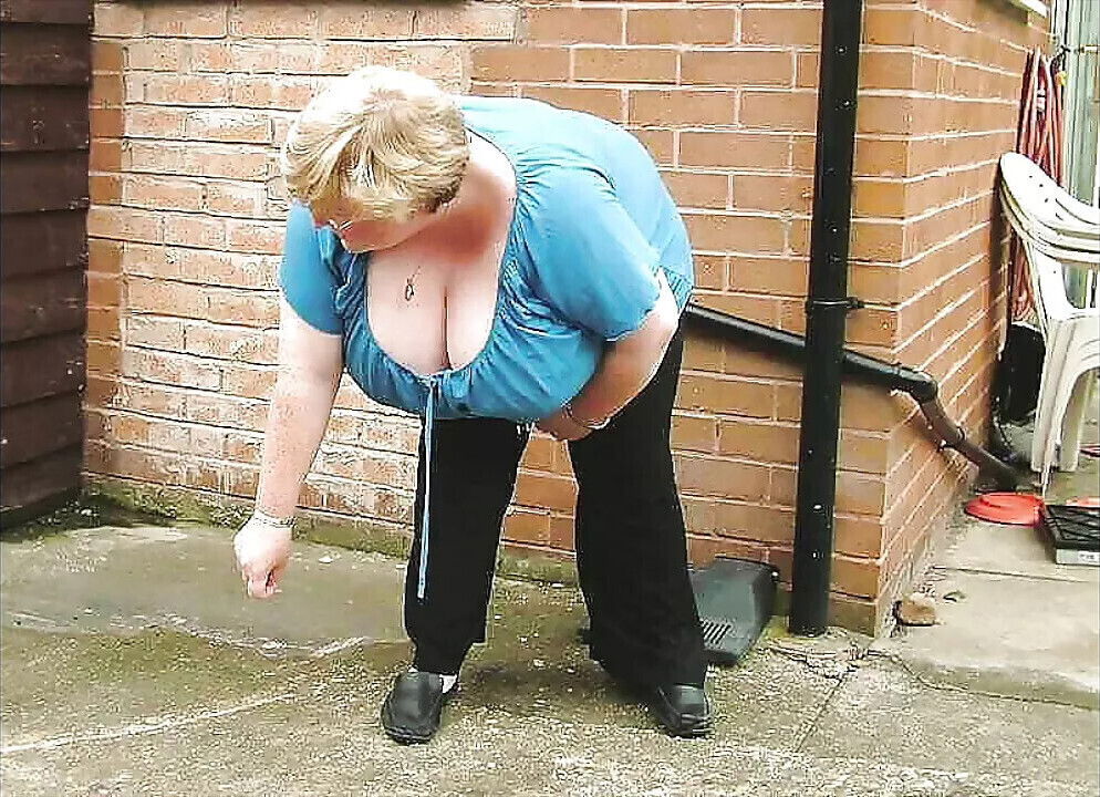 BBW GRANNY ASS LORDS!