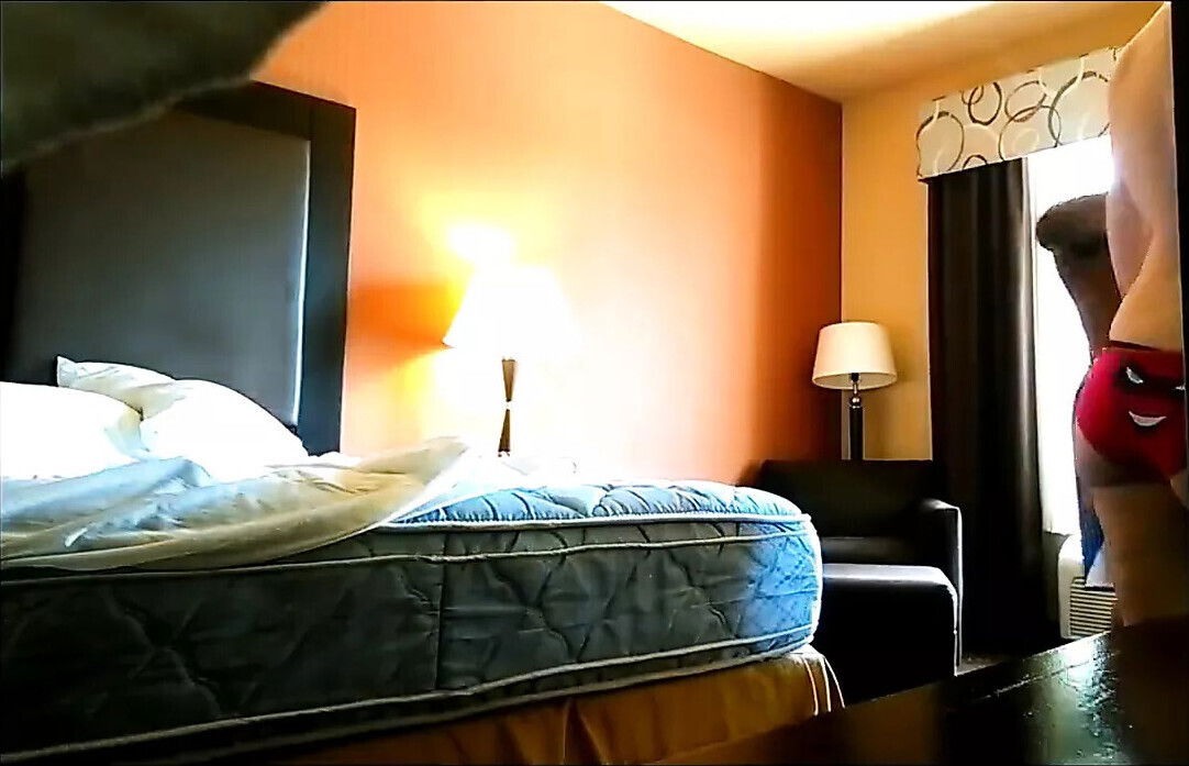 gets quickie from hotel staff