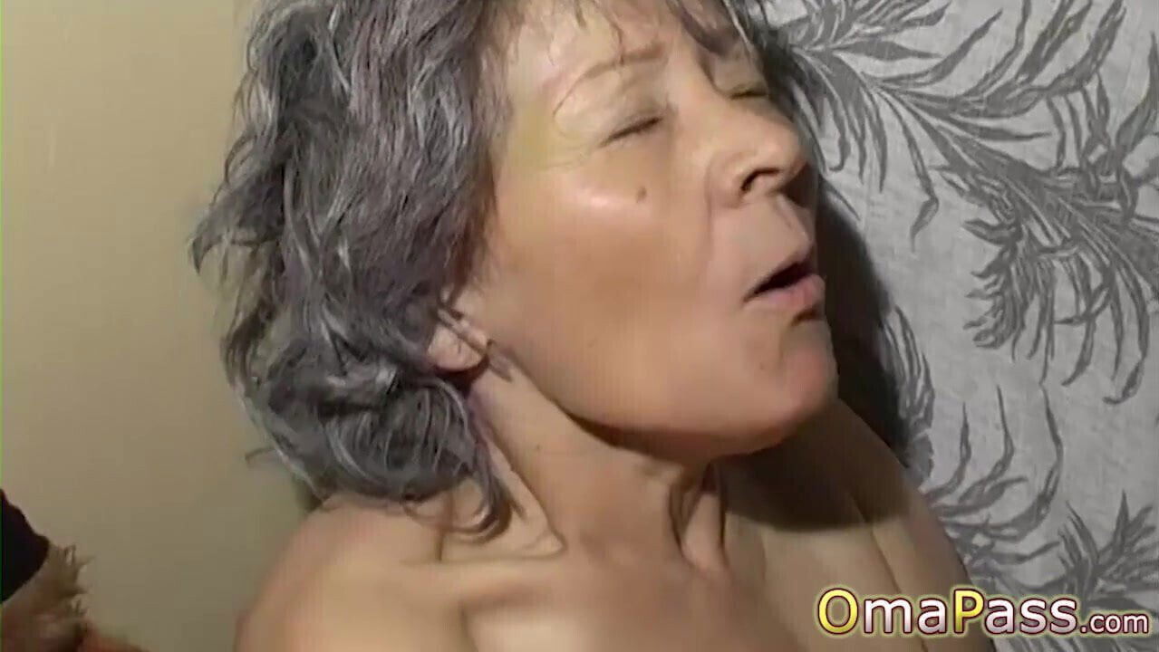 OmaPasS Amateur Mature Lesbian Granny Toying