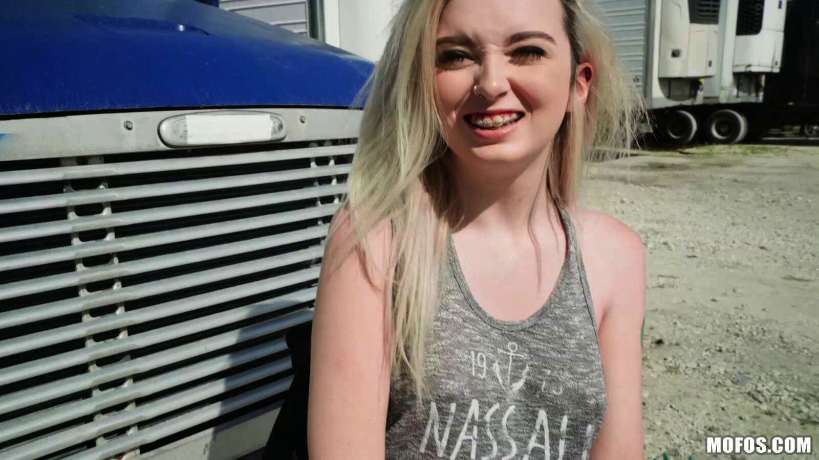 Lexi Lore gives Jesse Black outdoor blowjob to get a ride