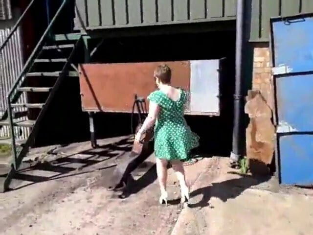 UK MATURE SLUT EXHIBE OUT DOOR