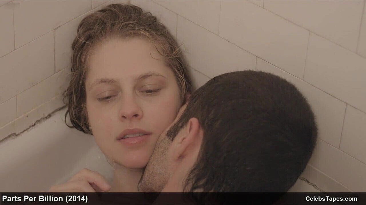 Blonde celebrity Teresa Palmer naked romantic video