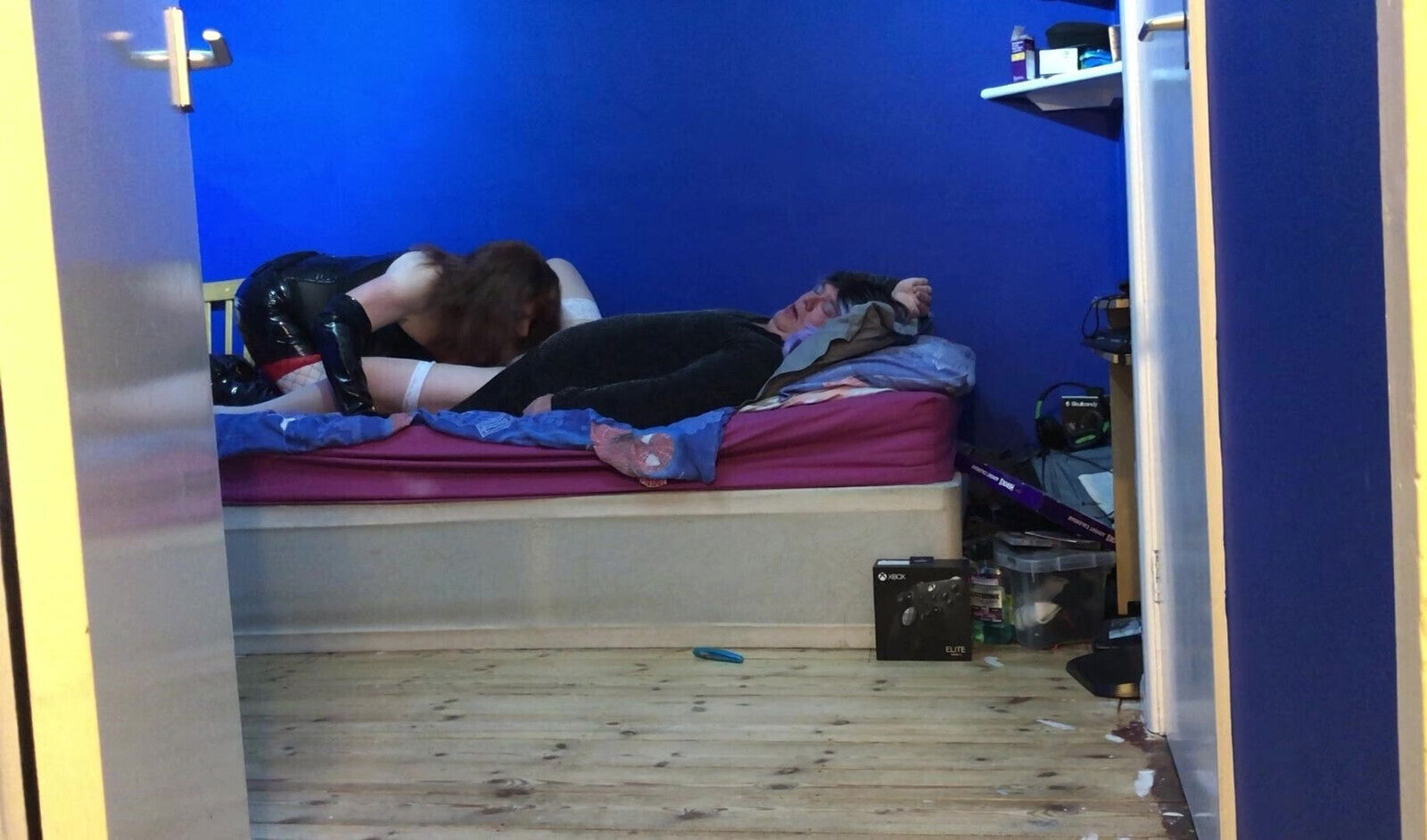 Dildo up the arse makes Bell cum down Andreas Throat 