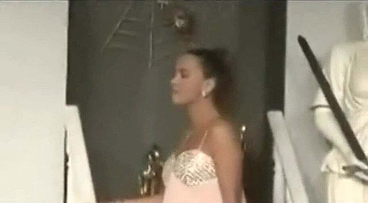 Yeliz Sexy Scenes Canli Yayin Theatre Play