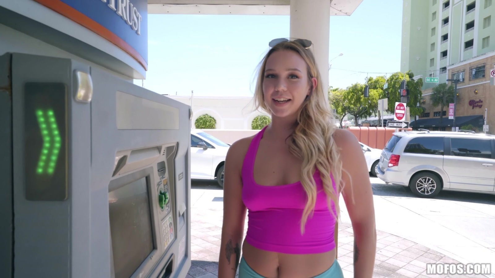 After blowing Jazmin Grey decides to fuck with her handsome lover