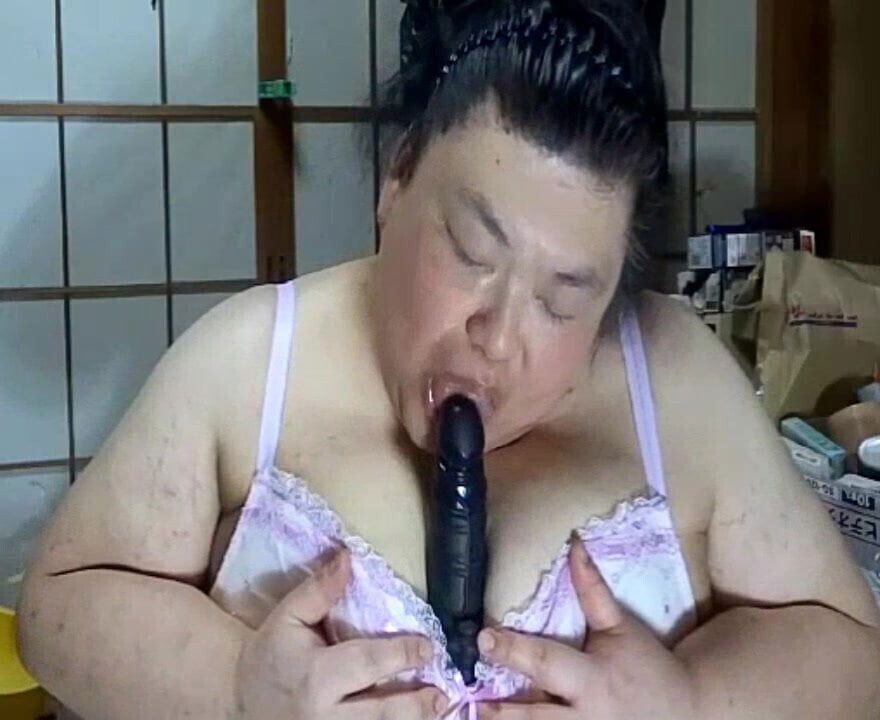 Fat Jap cum dump pig Shino playe cross dressing and blow job