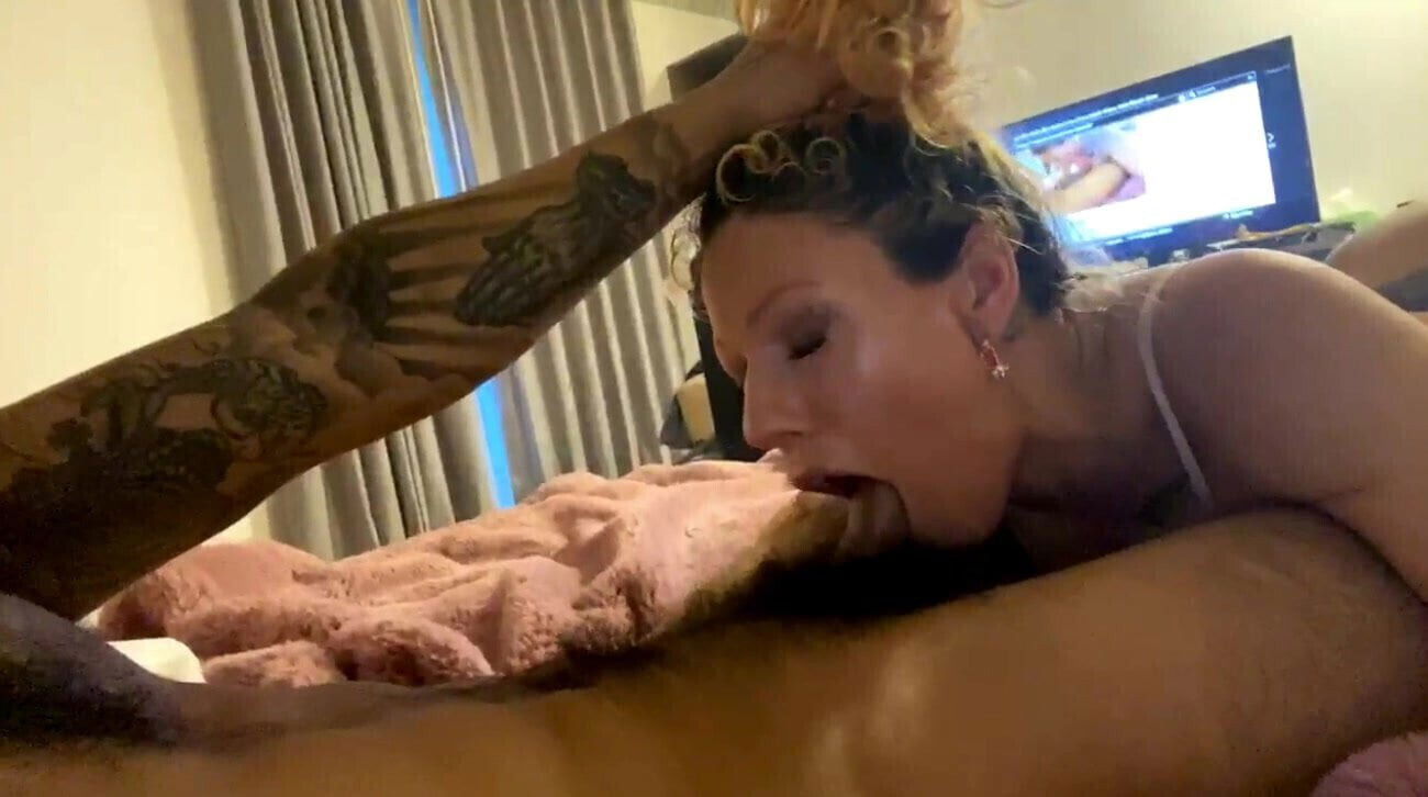 Sexy big tit Wifey sucks and gets fingered by tatty hubby 