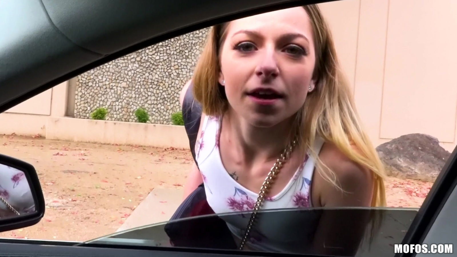 Horny Summers ridding long stranger's pecker