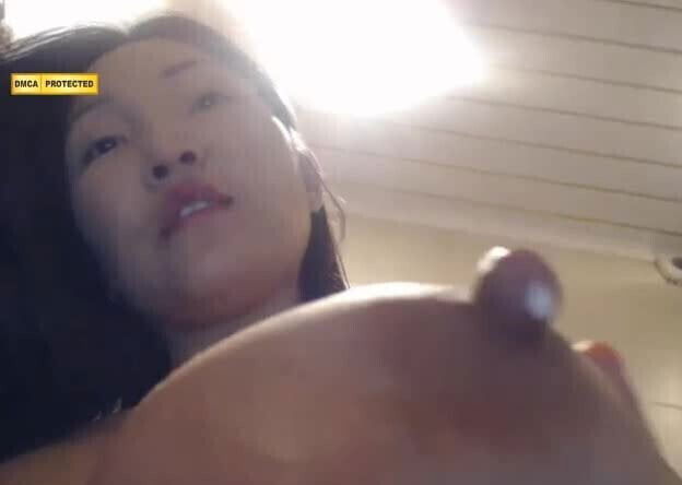 Sexy Japanese lady lactating