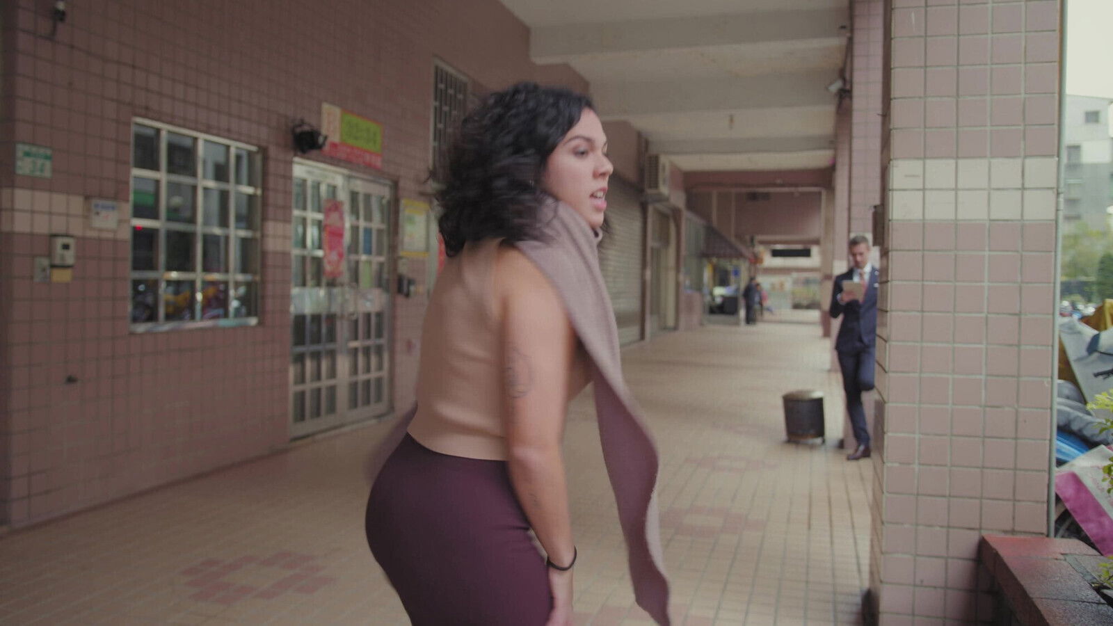 Stay Single, Magnificent Creature