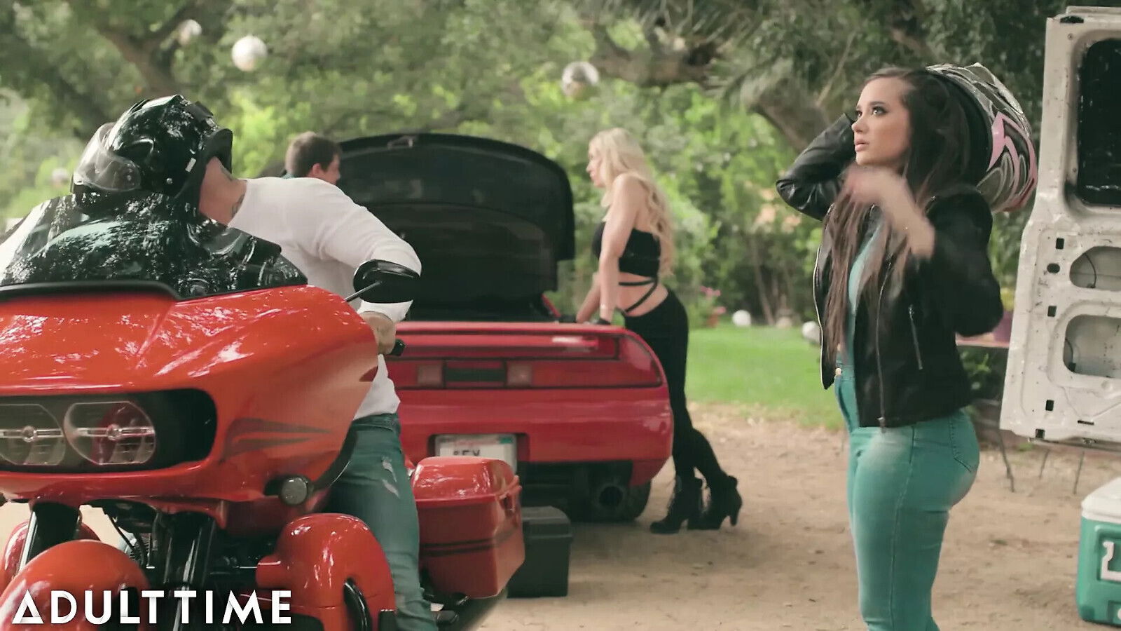 ADULT TIME Transfixed: Aubrey Kate Helps Paige Pass Time